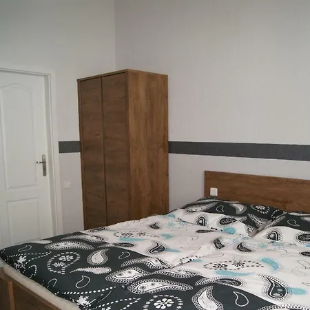 U Zlate Koruny Apartment *